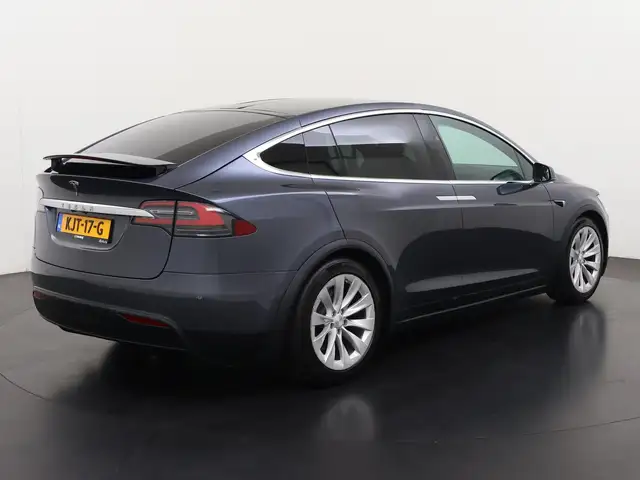 Tesla Model X view 4