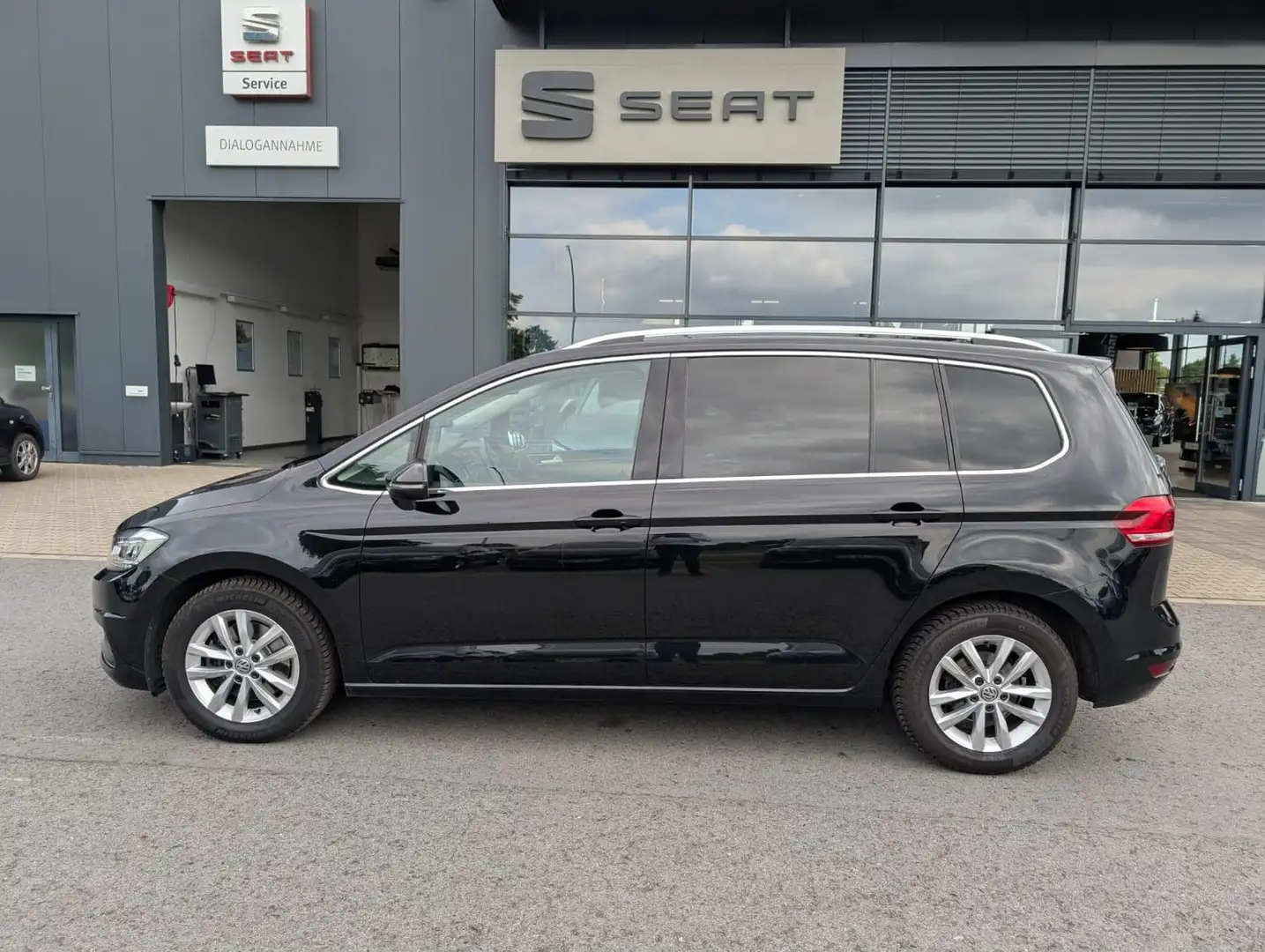 Volkswagen Touran Highline 1,4 TSI DSG *AHK*Kamera*ACC*GJR* Black - 1