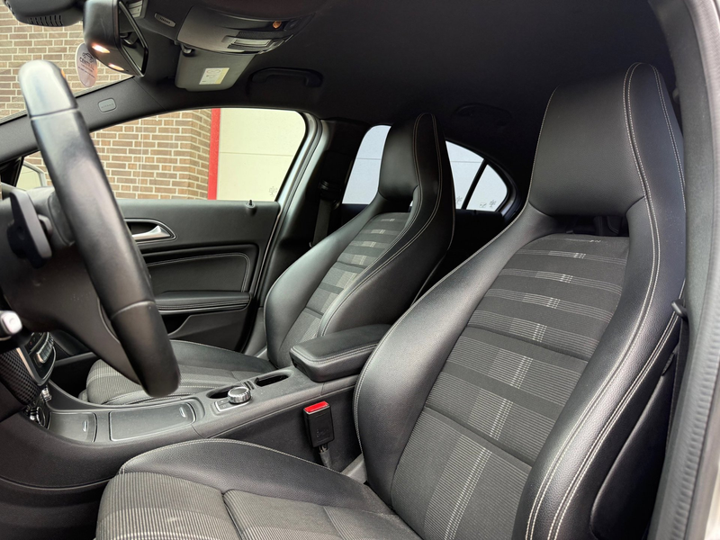 Mercedes-Benz A 180 Urban Automaat LED|Groot Navi|Sportstoelen — photo 4