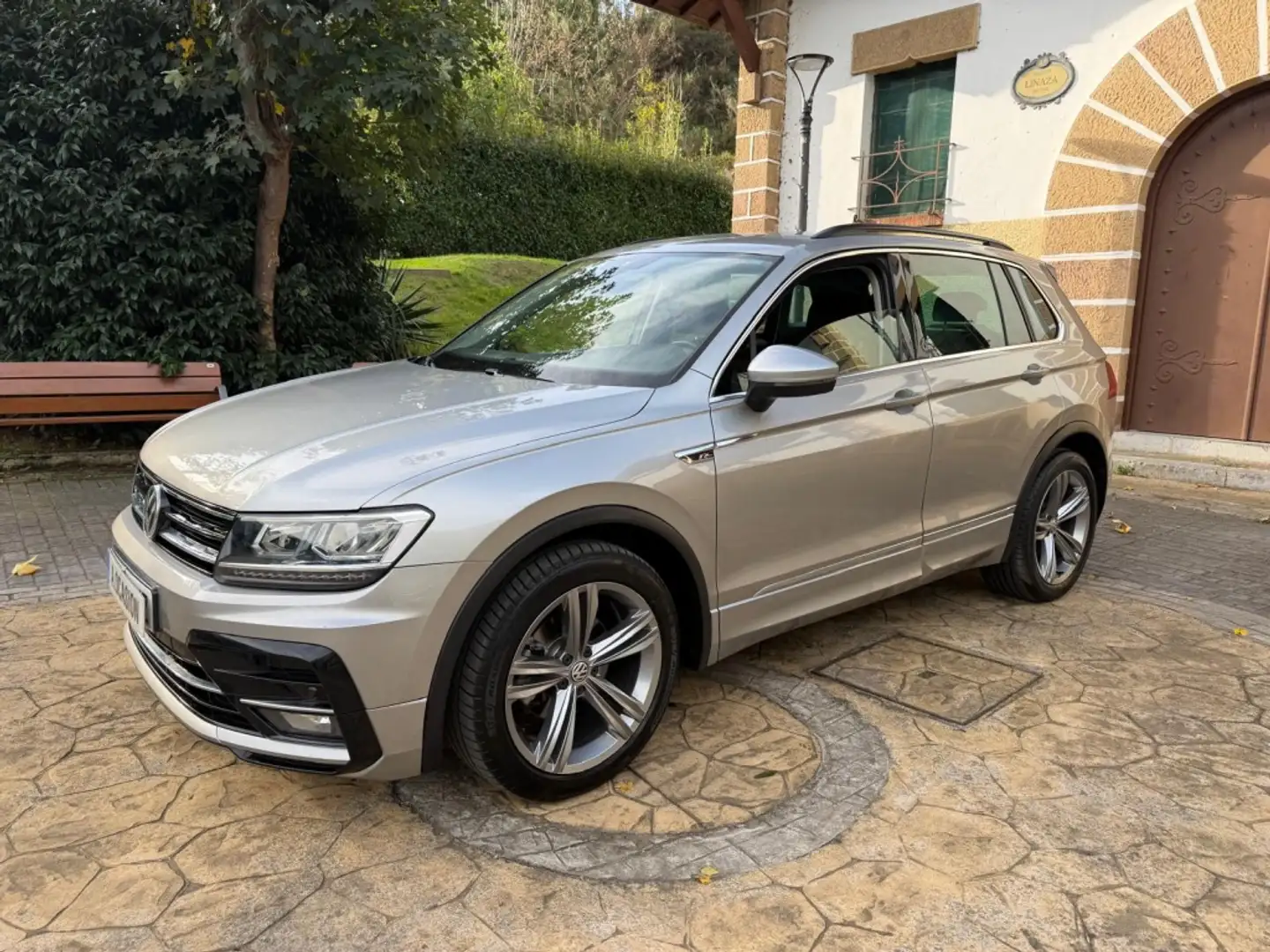Volkswagen Tiguan 2.0TDI R-Line DSG 110kW Gris - 1
