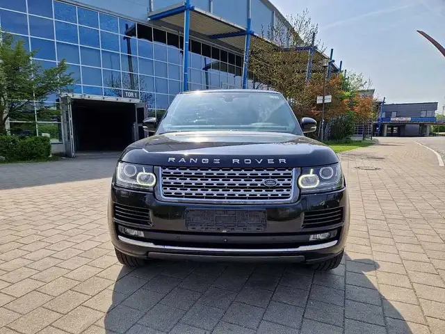 Land Rover Range Rover view 2