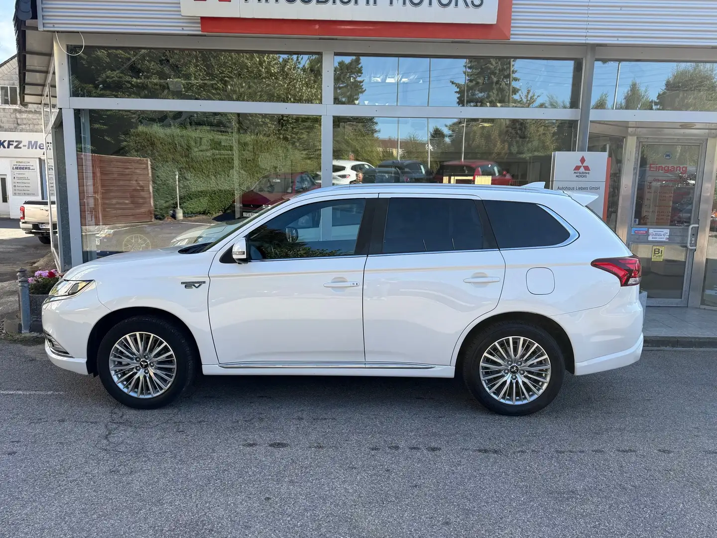 Mitsubishi Outlander PHEV 2.4 Intro Edition 4WD #Bi-LED+Leder+AHK+WR# Blanc - 2
