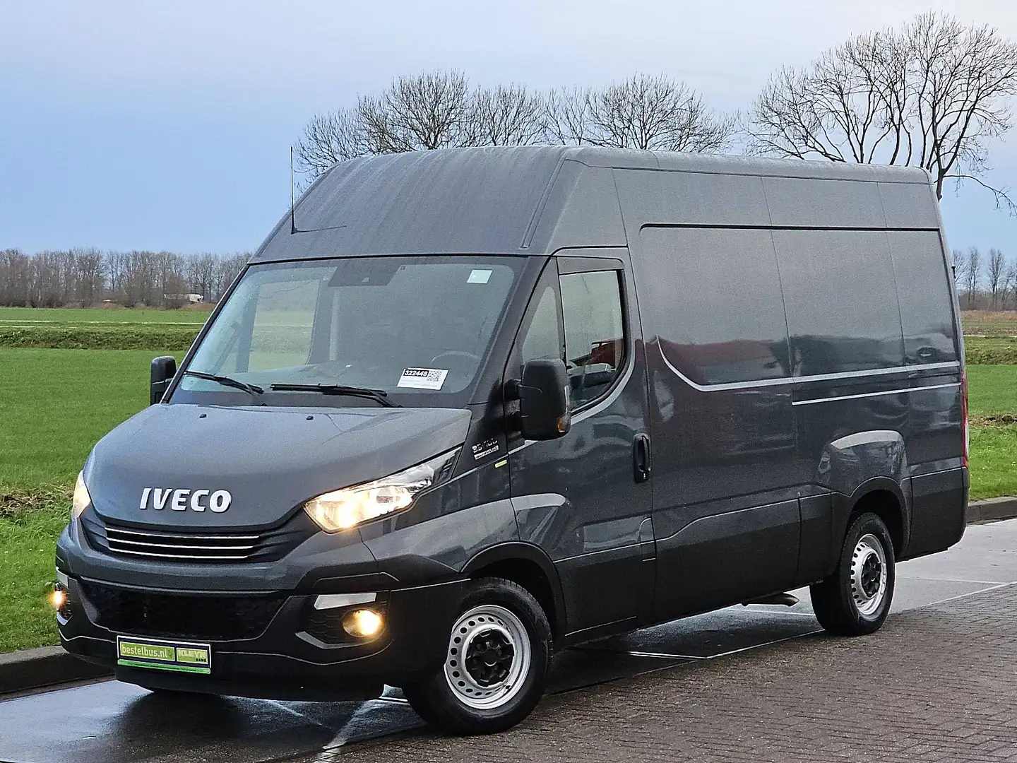 Iveco Daily 35 S 18 3.0 AUT. L2H2 Gris - 2