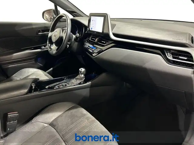 Toyota C-HR view 19