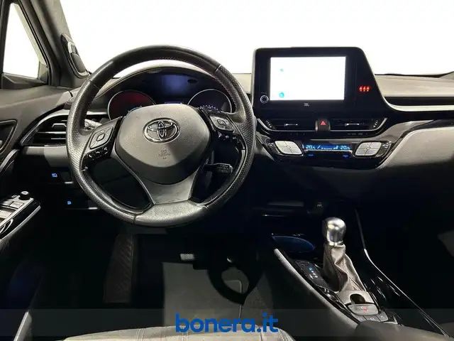 Toyota C-HR view 15