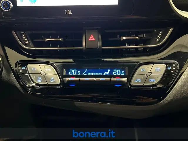 Toyota C-HR view 22