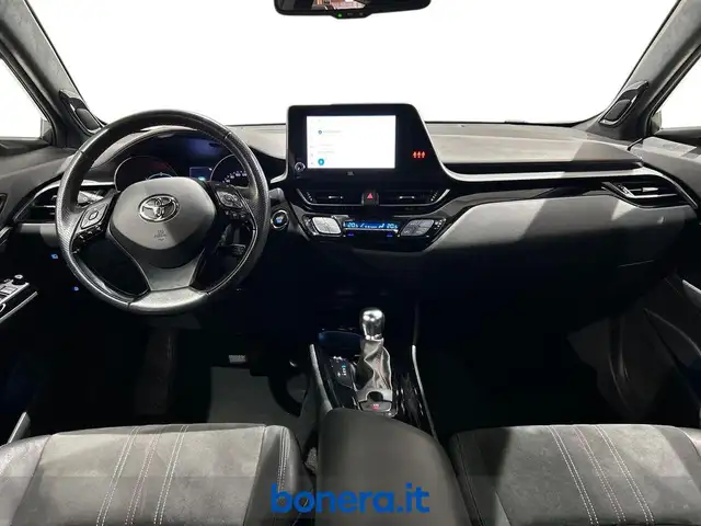 Toyota C-HR view 17