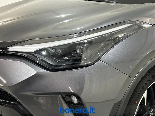 Toyota C-HR view 10
