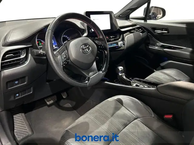 Toyota C-HR view 18