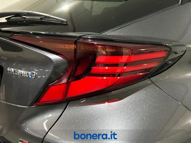 Toyota C-HR view 11