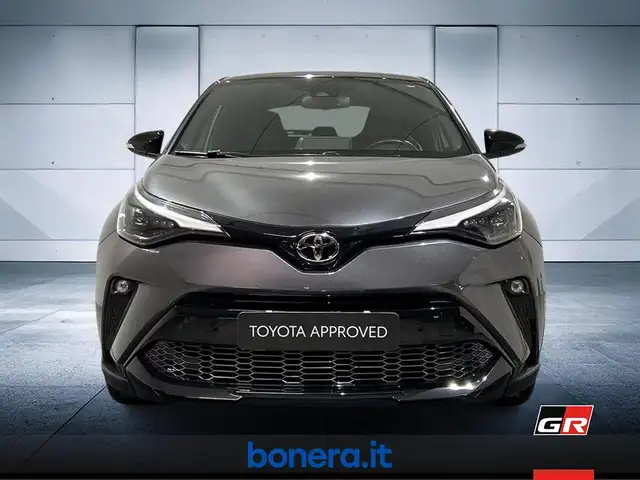 Toyota C-HR view 3