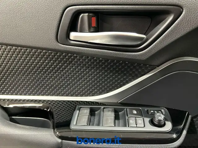 Toyota C-HR view 24