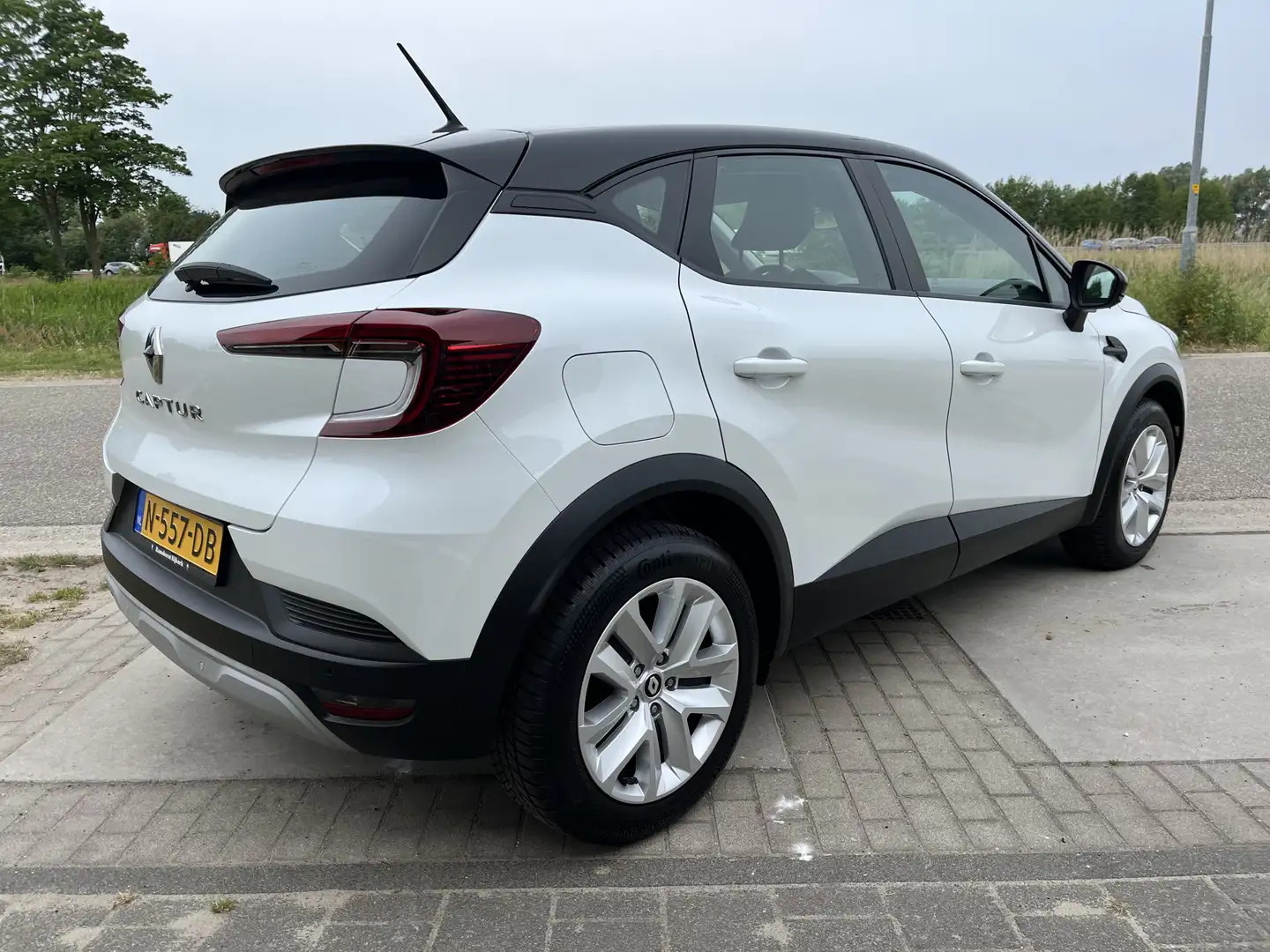 Renault Captur 1.0 TCe 90 / Keyless / Airco / PDC V+A / Camera / Wit - 2
