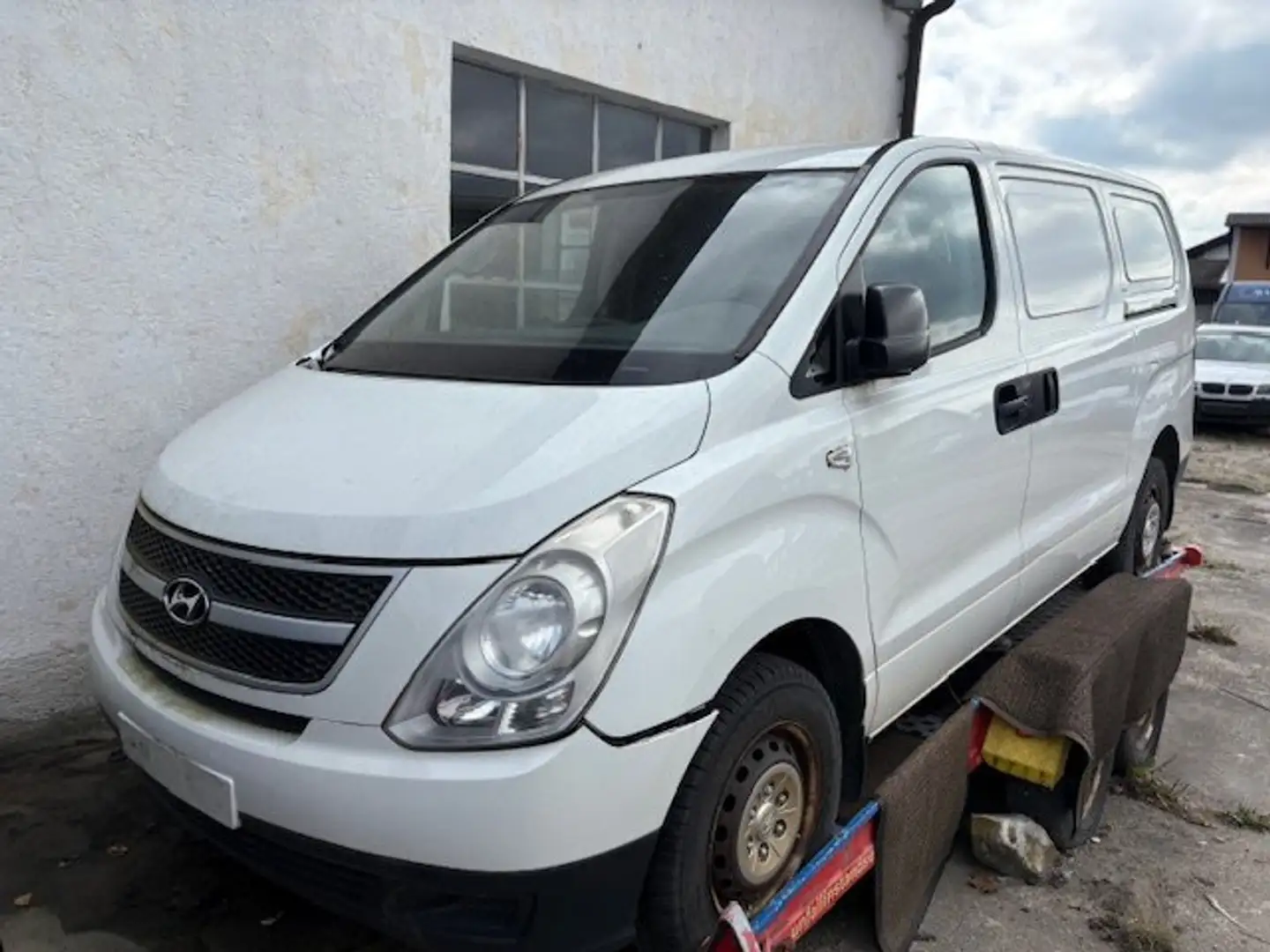 Hyundai H-1 Kasten Motor Zerlegt Für Teile Weiß - 1