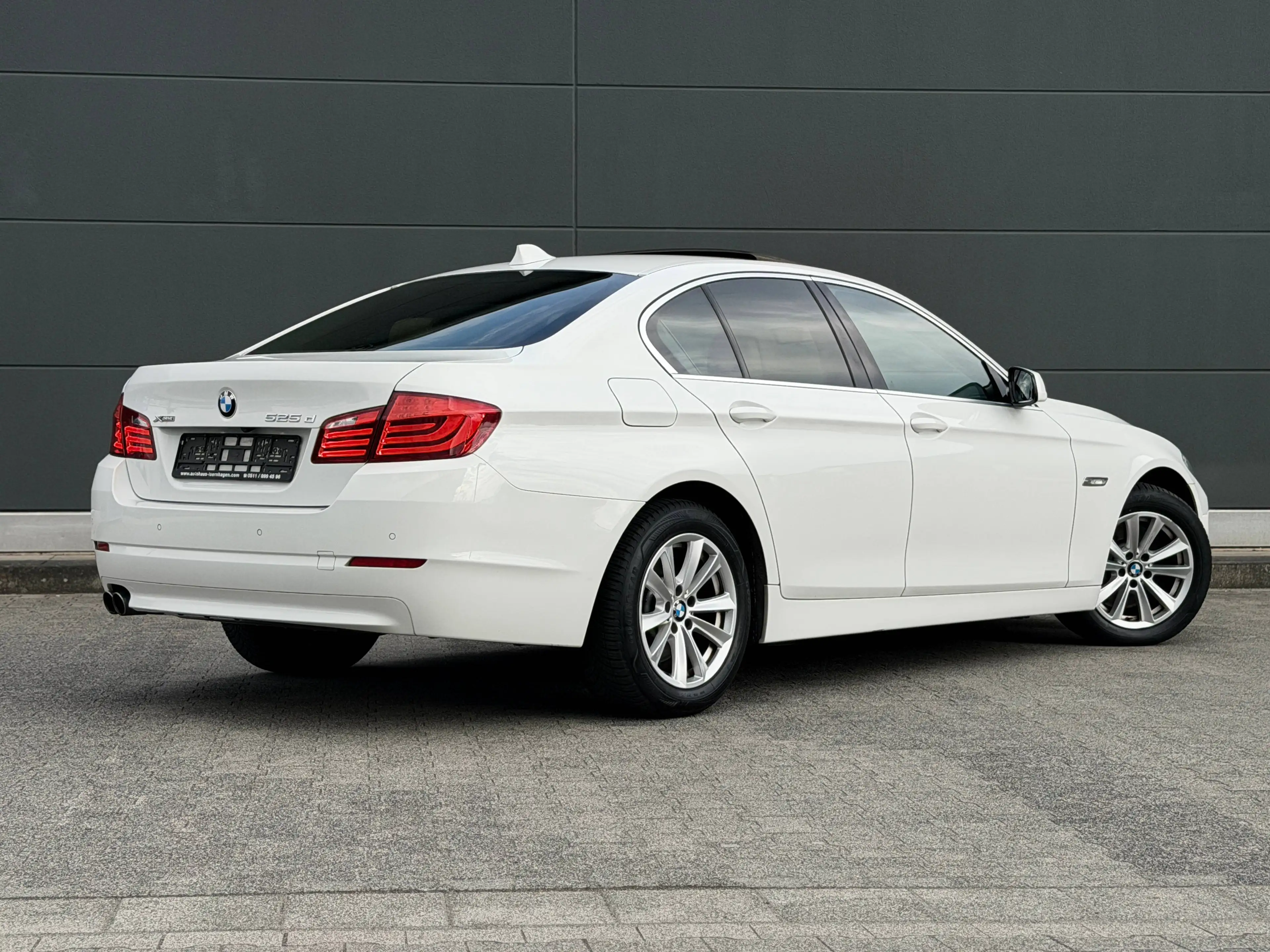 BMW 525 525 d xDrive Schiebedach Head-Up Leder 2. Hand Scheckheft gepflegt Bremsen Neu Hardyscheibe Neu — photo 2