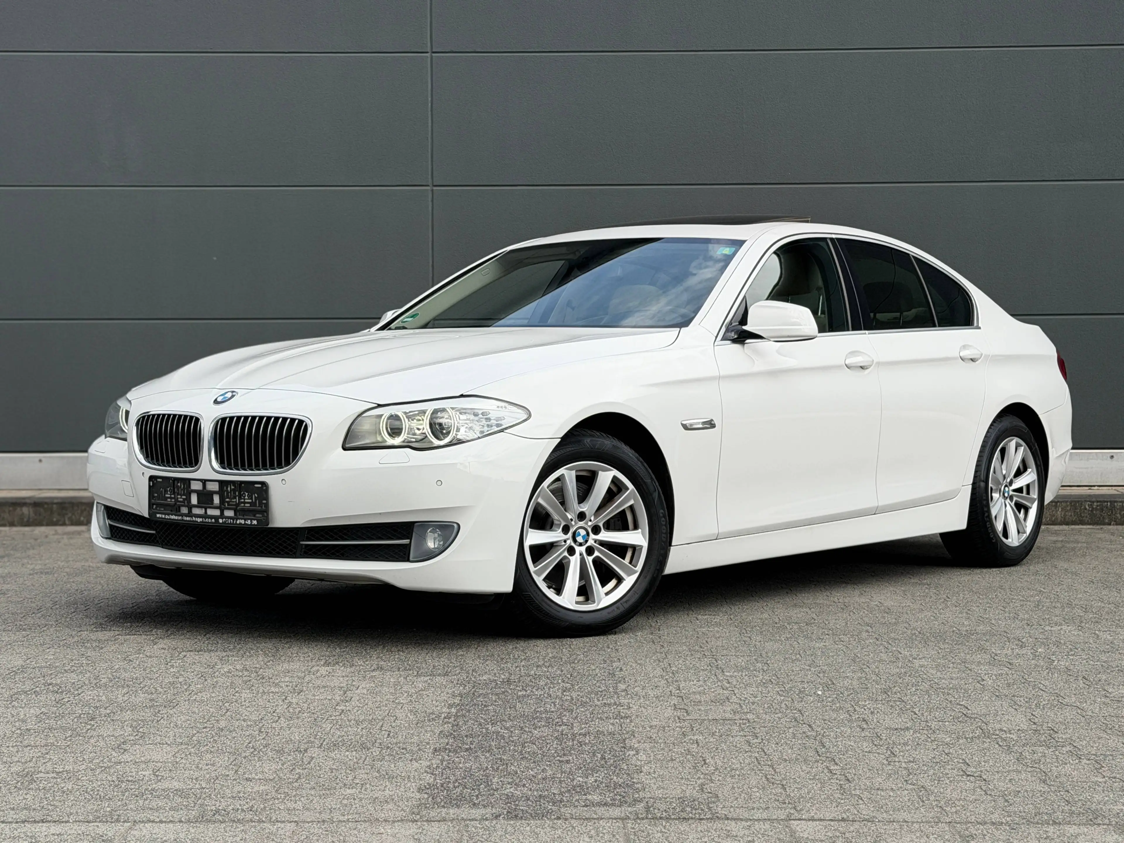 BMW 525 525 d xDrive Schiebedach Head-Up Leder 2. Hand Scheckheft gepflegt Bremsen Neu Hardyscheibe Neu