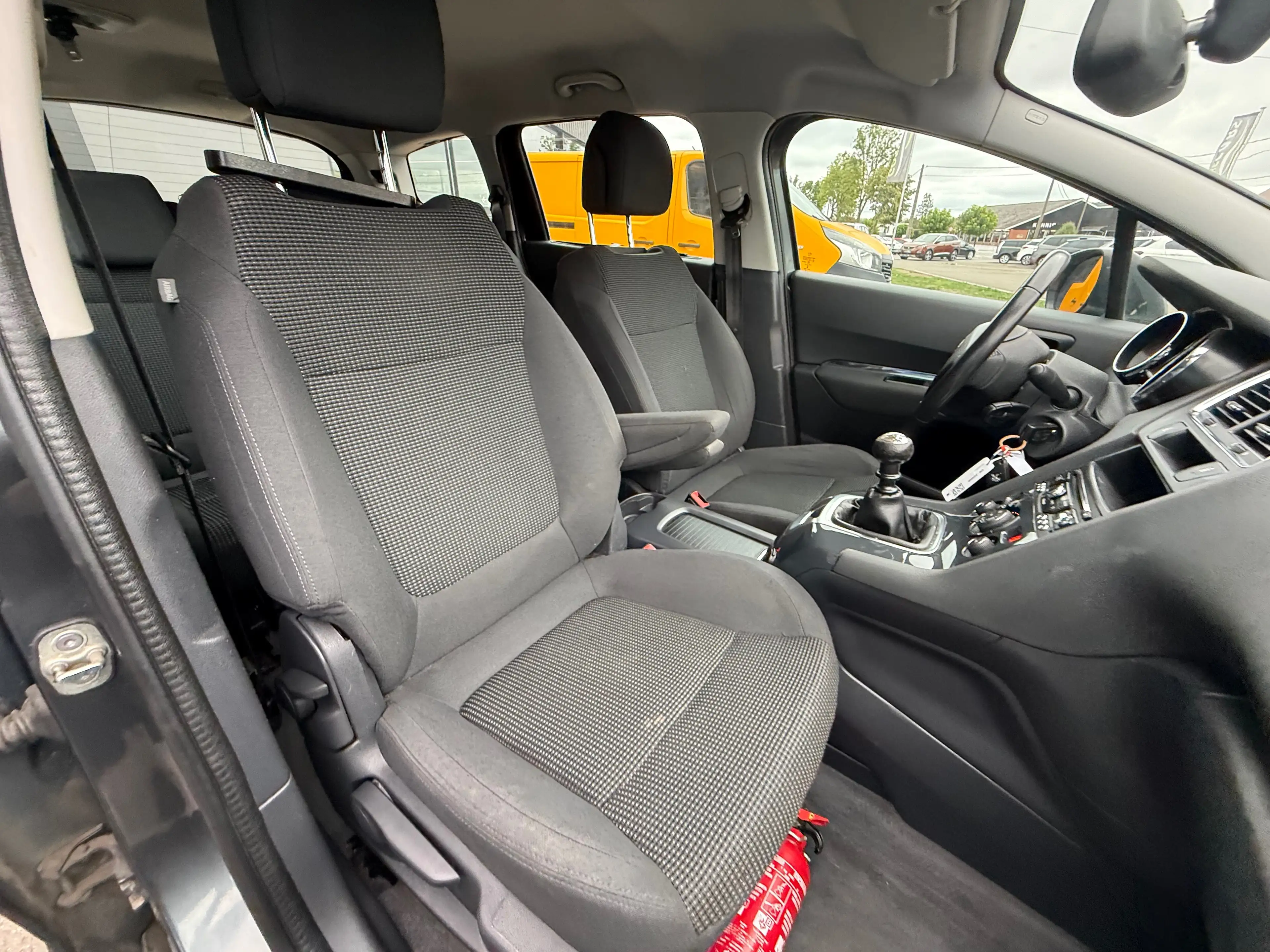 Peugeot 5008 5008 1.6HDi 7 PLACES,CRUISE,GPS,RADARS AV/AR,CLIM… — photo 6