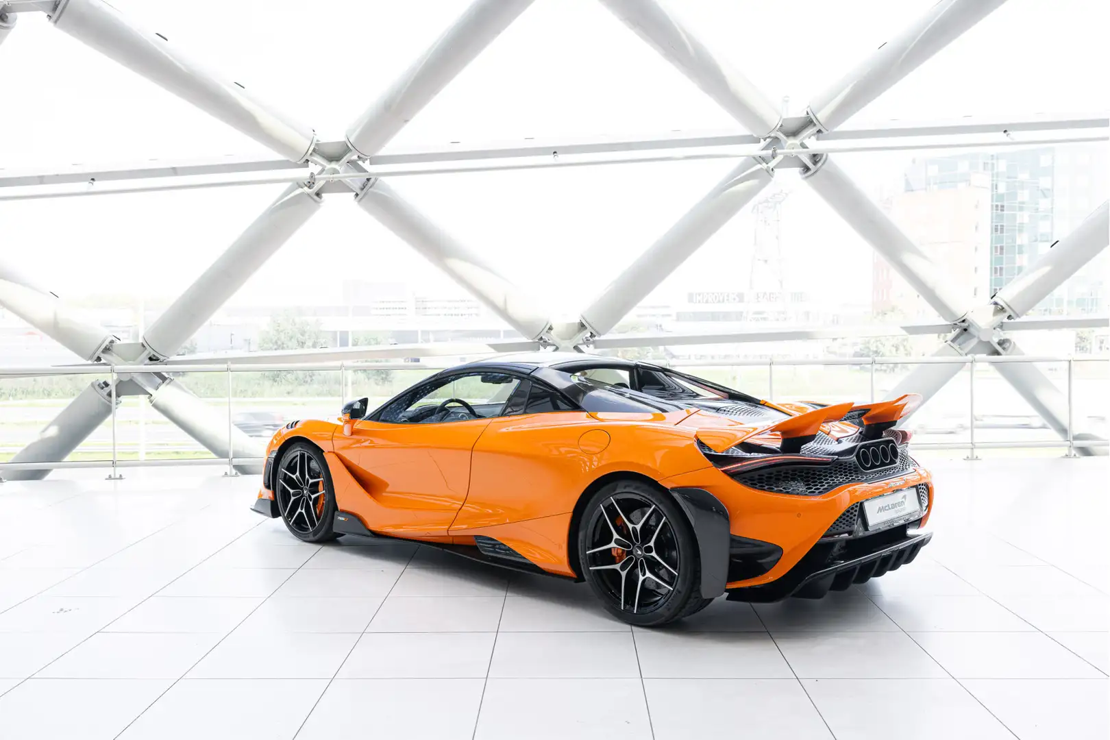 McLaren 765LT Spider 4.0 V8 | MSO | Carbon Fibre Ex. 1/2/3 | Ventura Or Arancione - 2