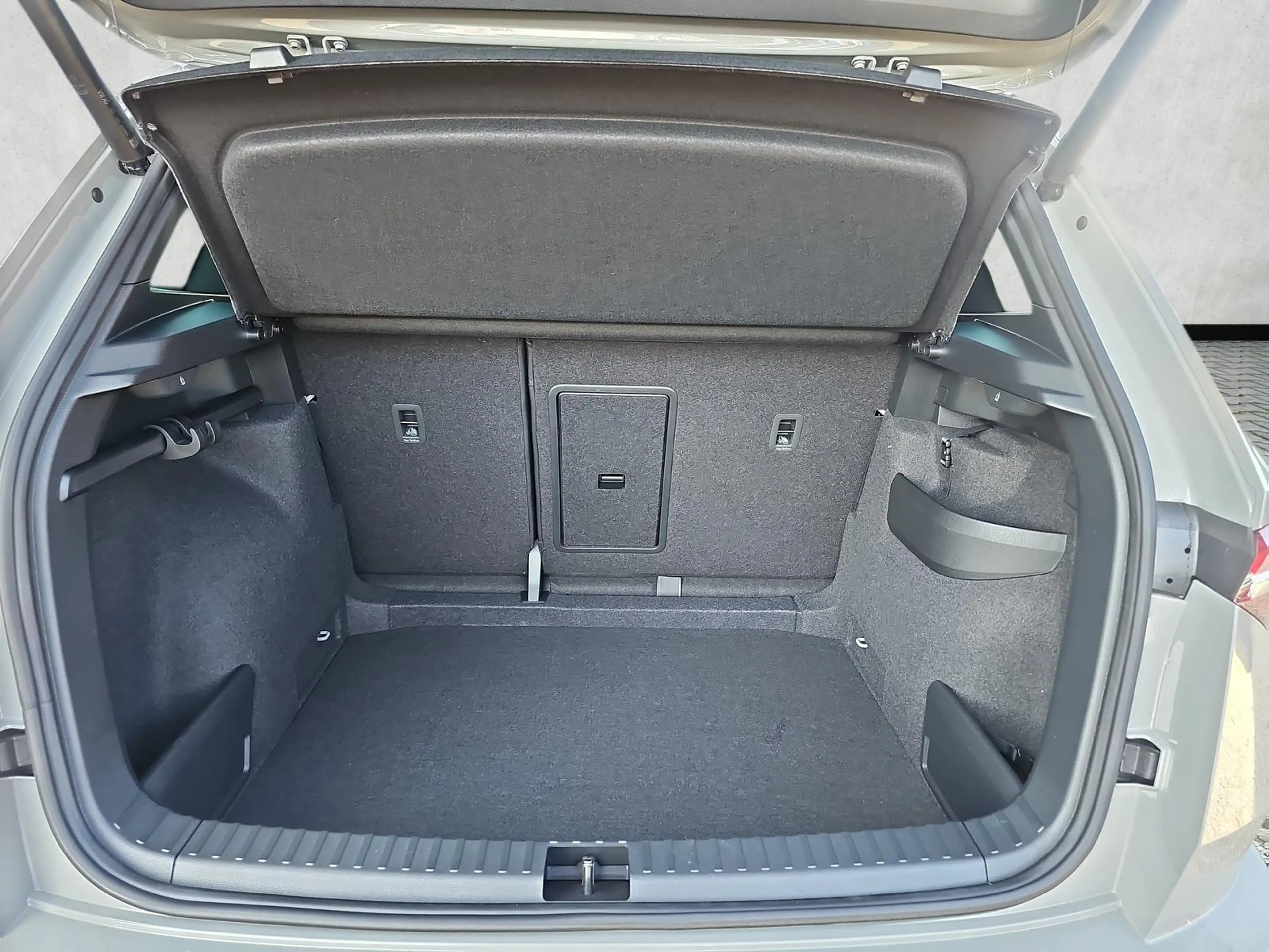 Skoda Karoq Sportline 1.5 TSI DSG 360Grad Kamera / ACC 110 ... — photo 14