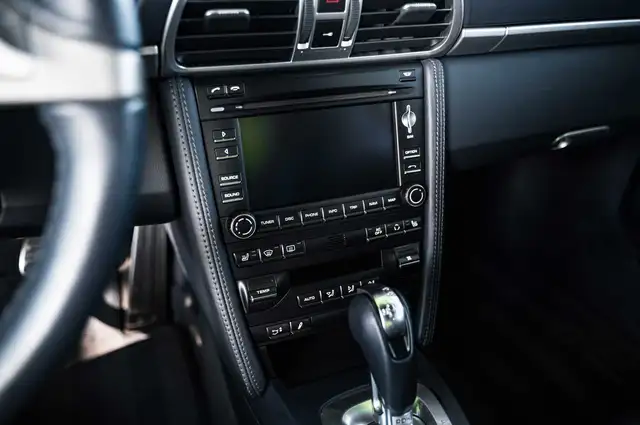 Porsche 911 view 12