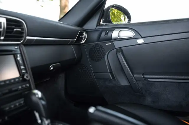 Porsche 911 view 9