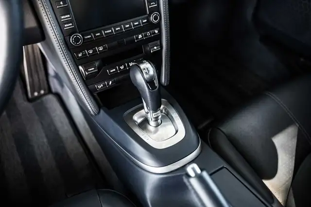 Porsche 911 view 13