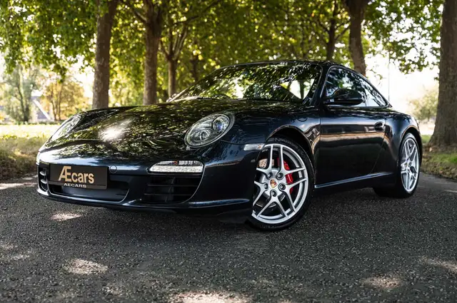 Porsche 911 view 2