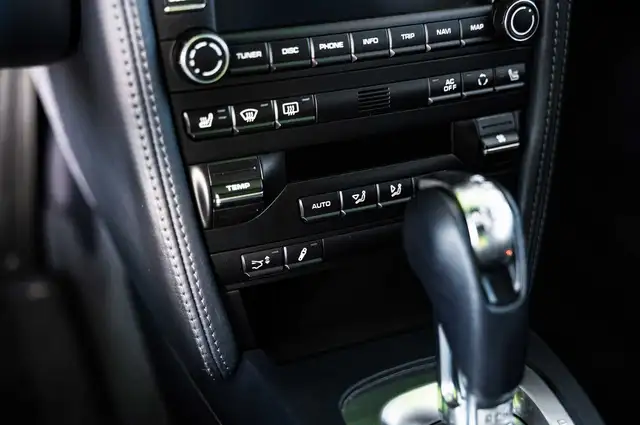 Porsche 911 view 11