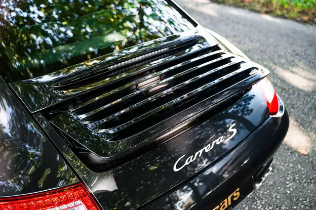 Porsche 911 view 5