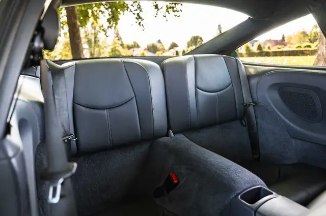 Porsche 911 view 8