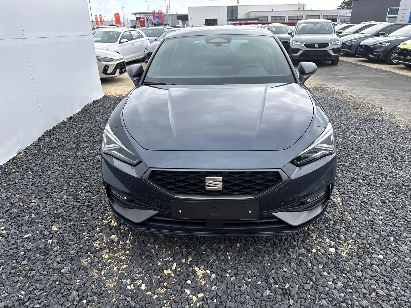 SEAT Leon FR MATRIX NAVI AHK KESSY RFK SHZ PDC 1,5 TSI 11... Grau - 2