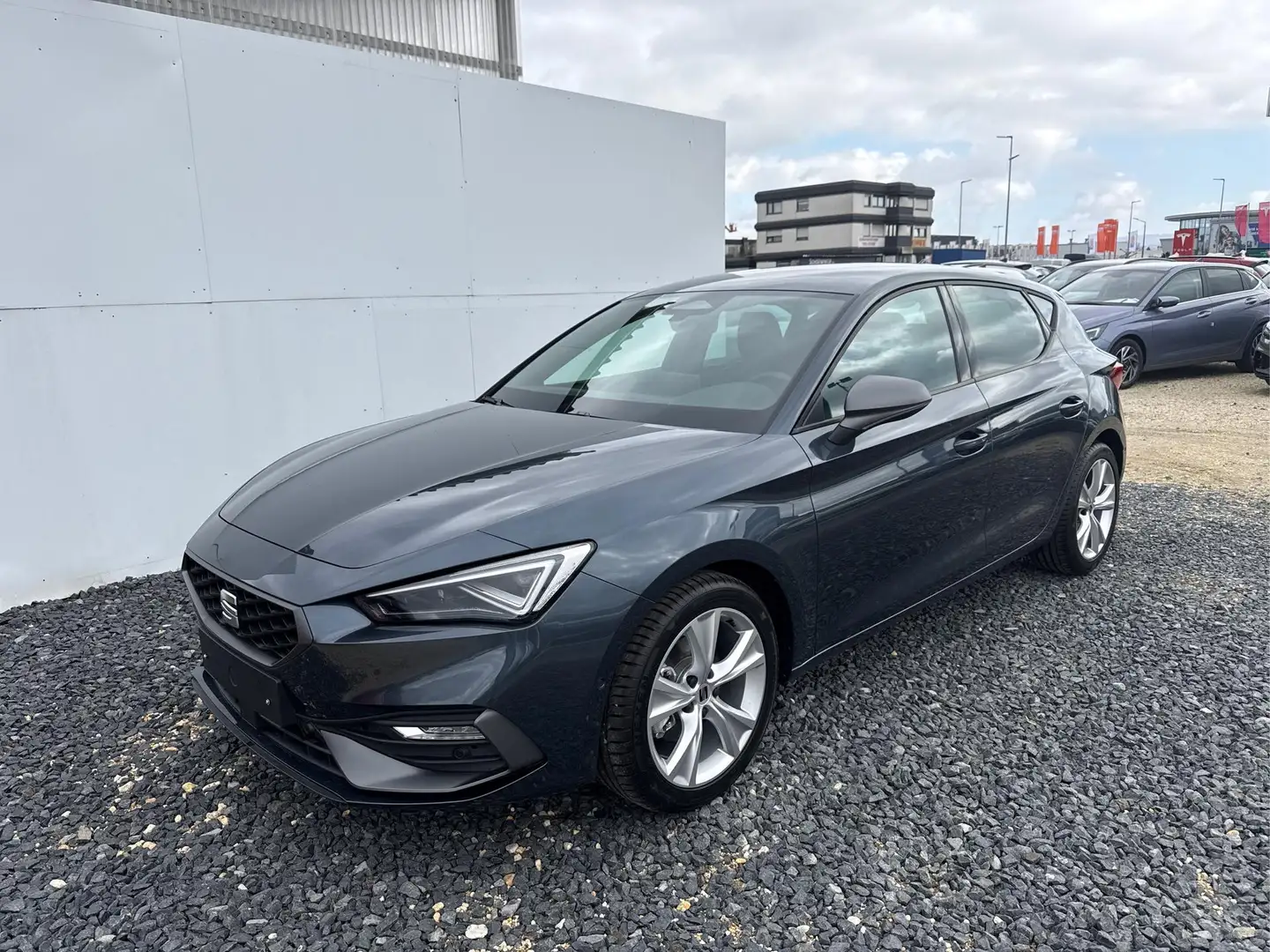 SEAT Leon FR MATRIX NAVI AHK KESSY RFK SHZ PDC 1,5 TSI 11... Grau - 1