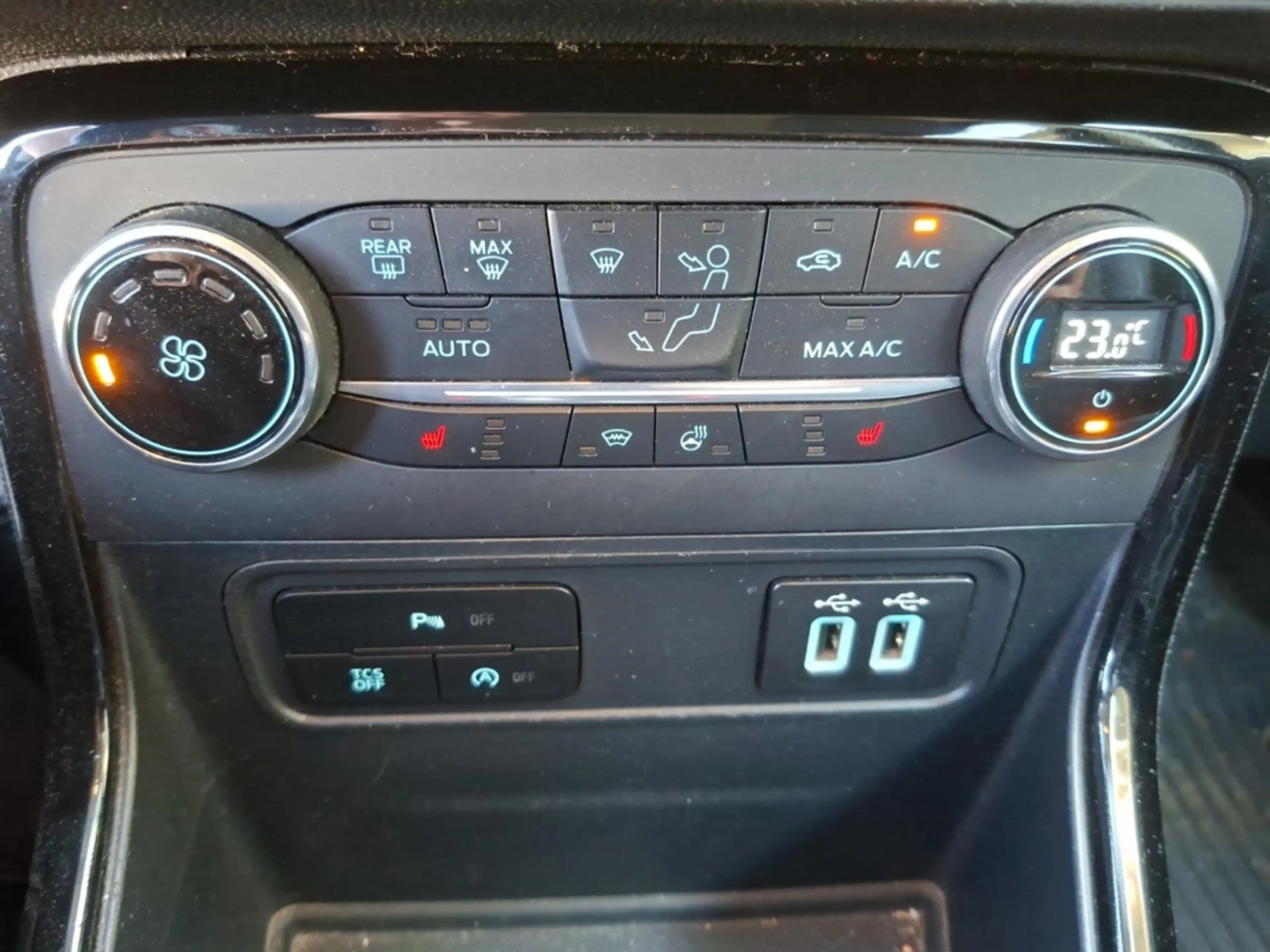 Ford EcoSport Titanium 1.0 °Kamera°SHZ°Navi°BF°AAC° — photo 10