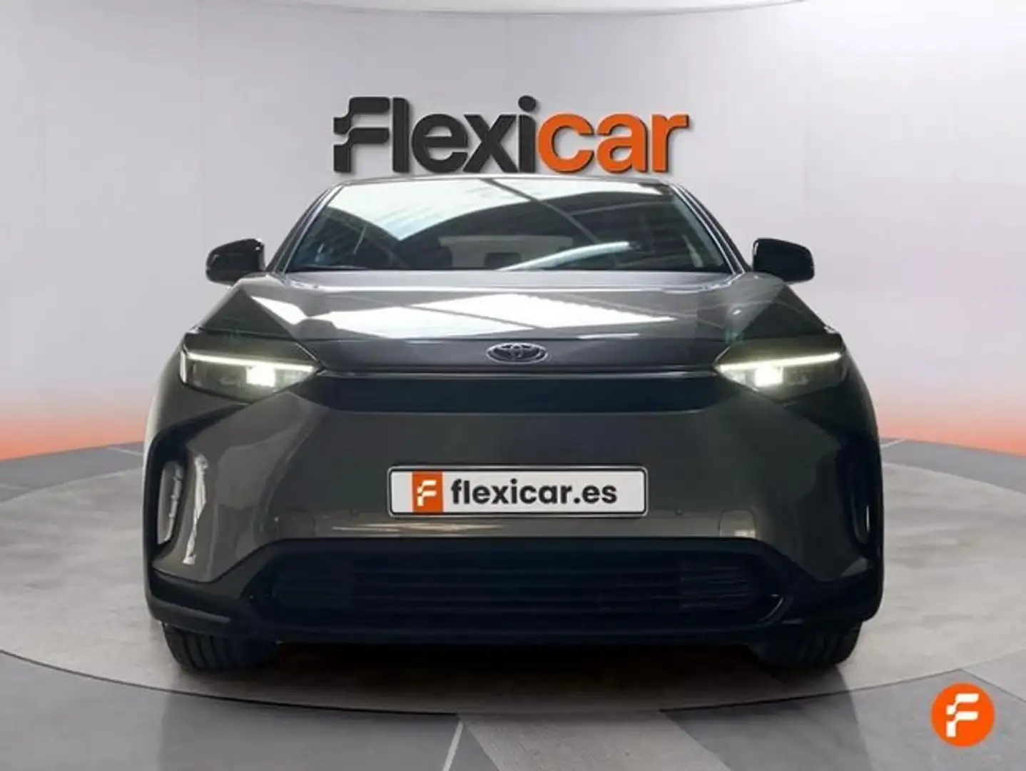 Toyota bZ4X 200E 4X2 Style Plus Gris - 2