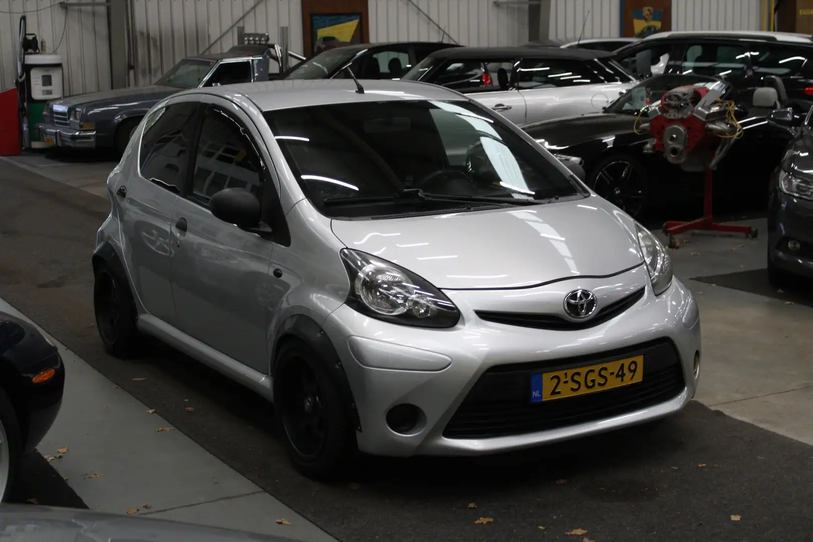 Toyota Aygo 1.0 VVT-i Now 5 Deurs, Airco, Stuurbekrachtiging Gris - 2