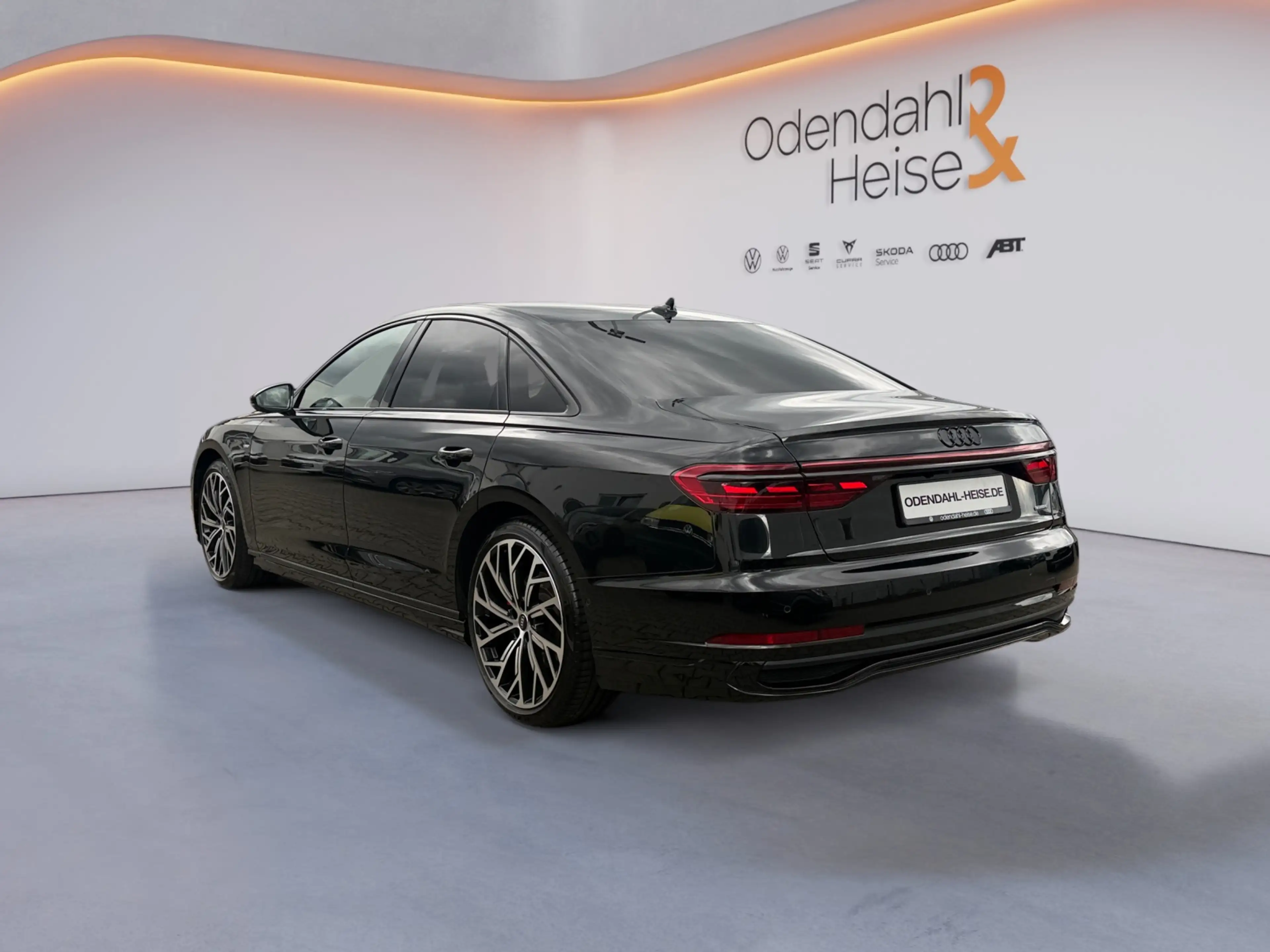 Audi A8 50 TDI quattro tiptronic PANO / B  O / 360° KA — photo 3