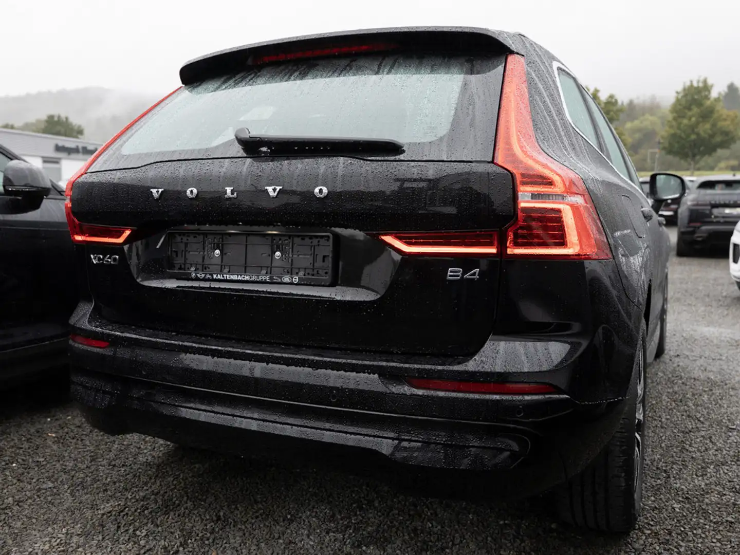 Volvo XC60 B4 B Core aus Erstbesitz KAMERA NAVI LED Schwarz - 2
