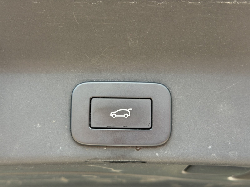 Jaguar F-Pace R-Dynamic S P400e AWD *PANO, ACC, MERIDIAN, AMBI* — photo 10