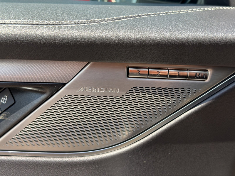Jaguar F-Pace R-Dynamic S P400e AWD *PANO, ACC, MERIDIAN, AMBI* — photo 14