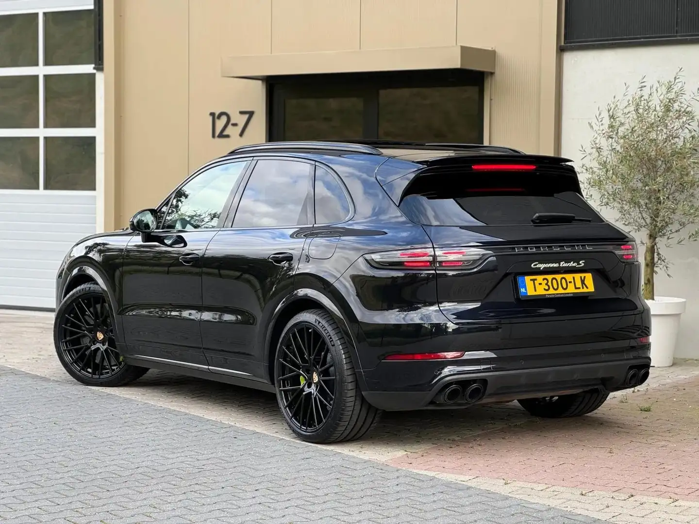 Porsche Cayenne 4.0 Turbo S E-Hybrid|Keramisch|Alcantara Zwart - 2