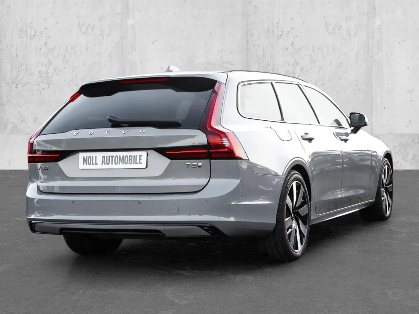 Volvo V90 Kombi Plus Dark Recharge Plug-In Hybrid AWD HUD St Grau - 2