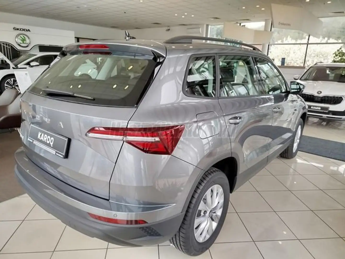 Skoda Karoq 1.5 TSI DSG Selection LED SHZ Kessy Kame Grijs - 2