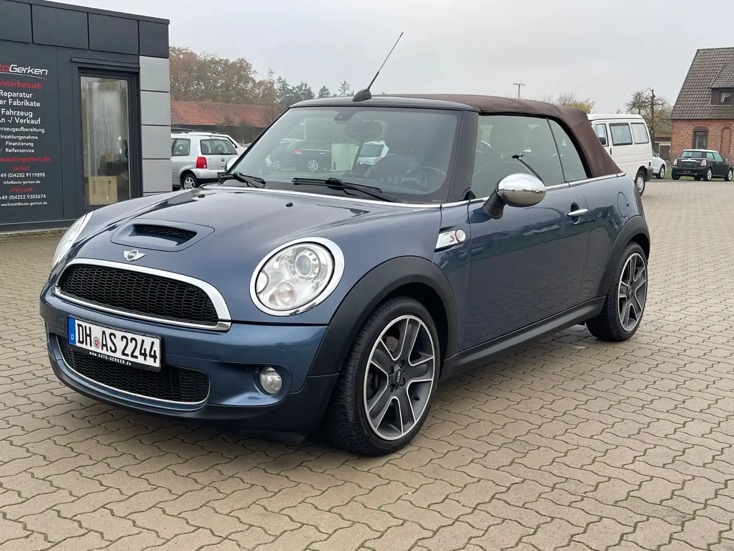 MINI Cooper S Cabrio TÜV NEU Navi Leder Ganzjahresrei Blau - 2