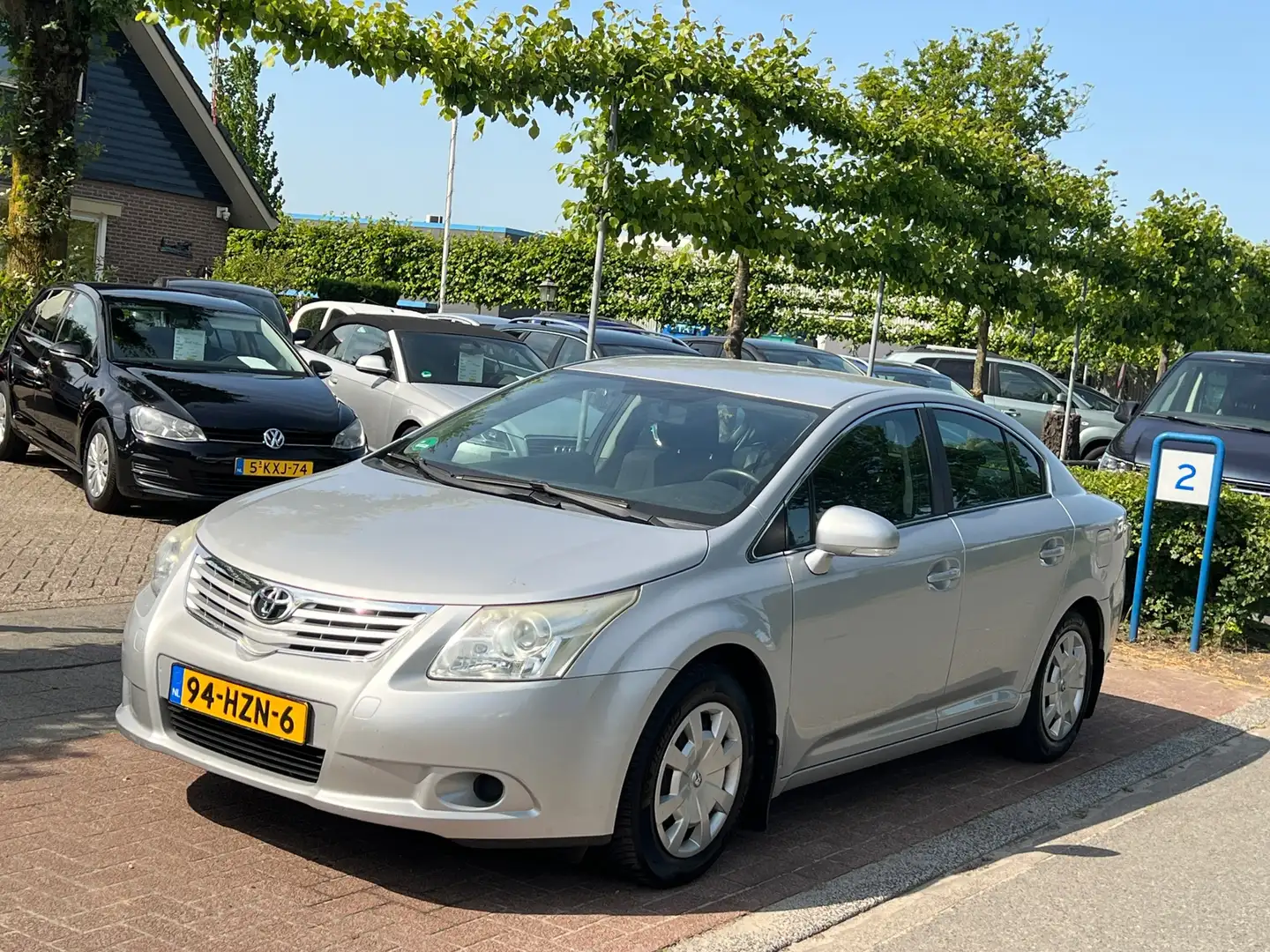 Toyota Avensis 1.6 VVTi Comfort | Carplay Grijs - 2
