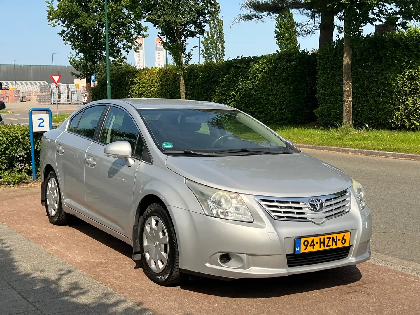 Toyota Avensis 1.6 VVTi Comfort | Carplay Grijs - 1