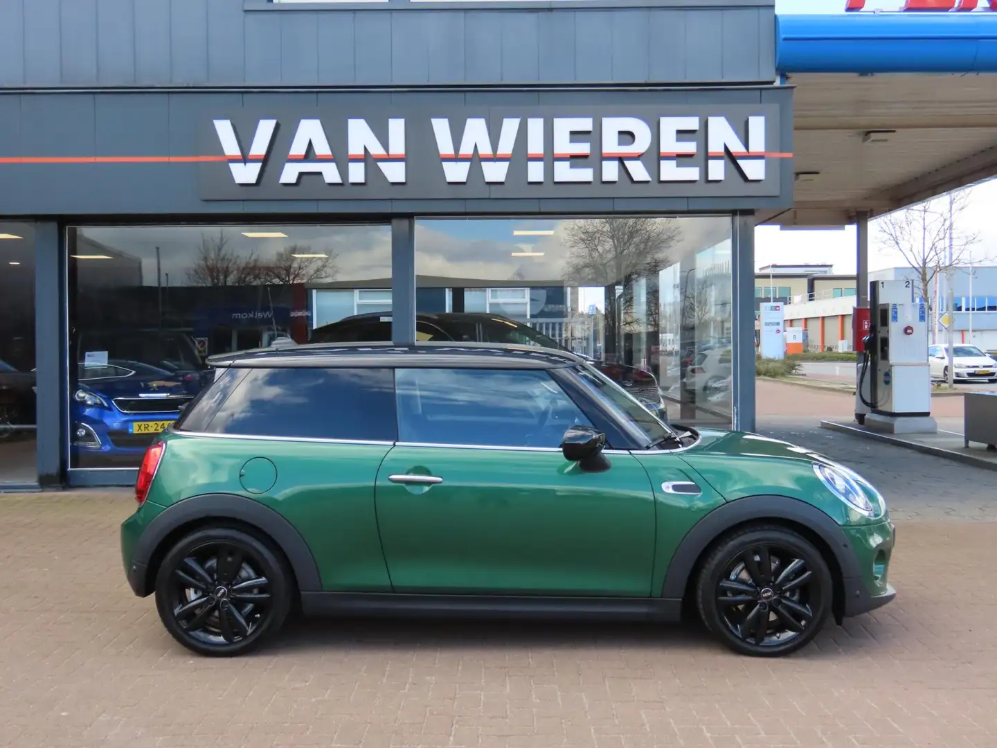MINI Cooper 1.5 136 pk Aut. Zeer compleet Lage KM Nieuwstaat Groen - 2