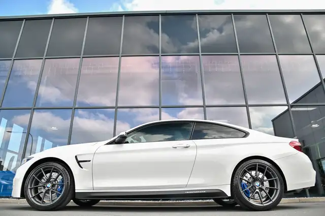 BMW M4 view 7