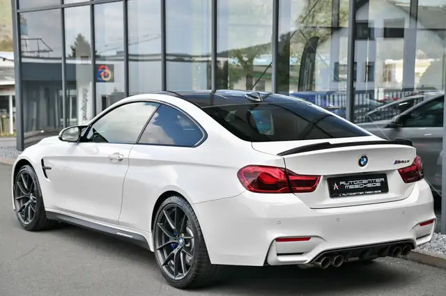 BMW M4 view 5