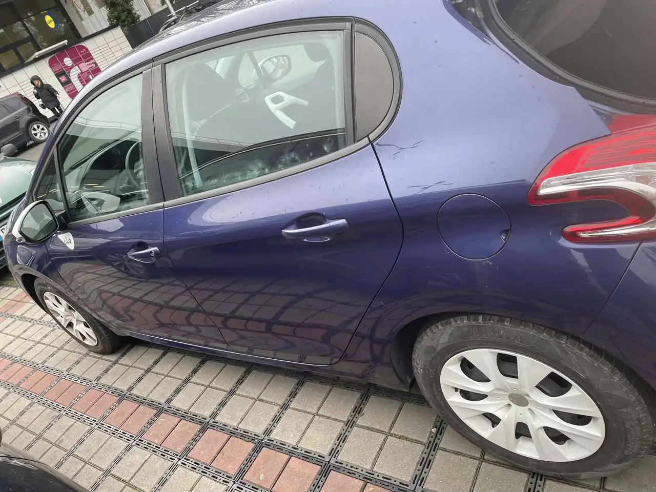 Peugeot 208 208 — photo 4