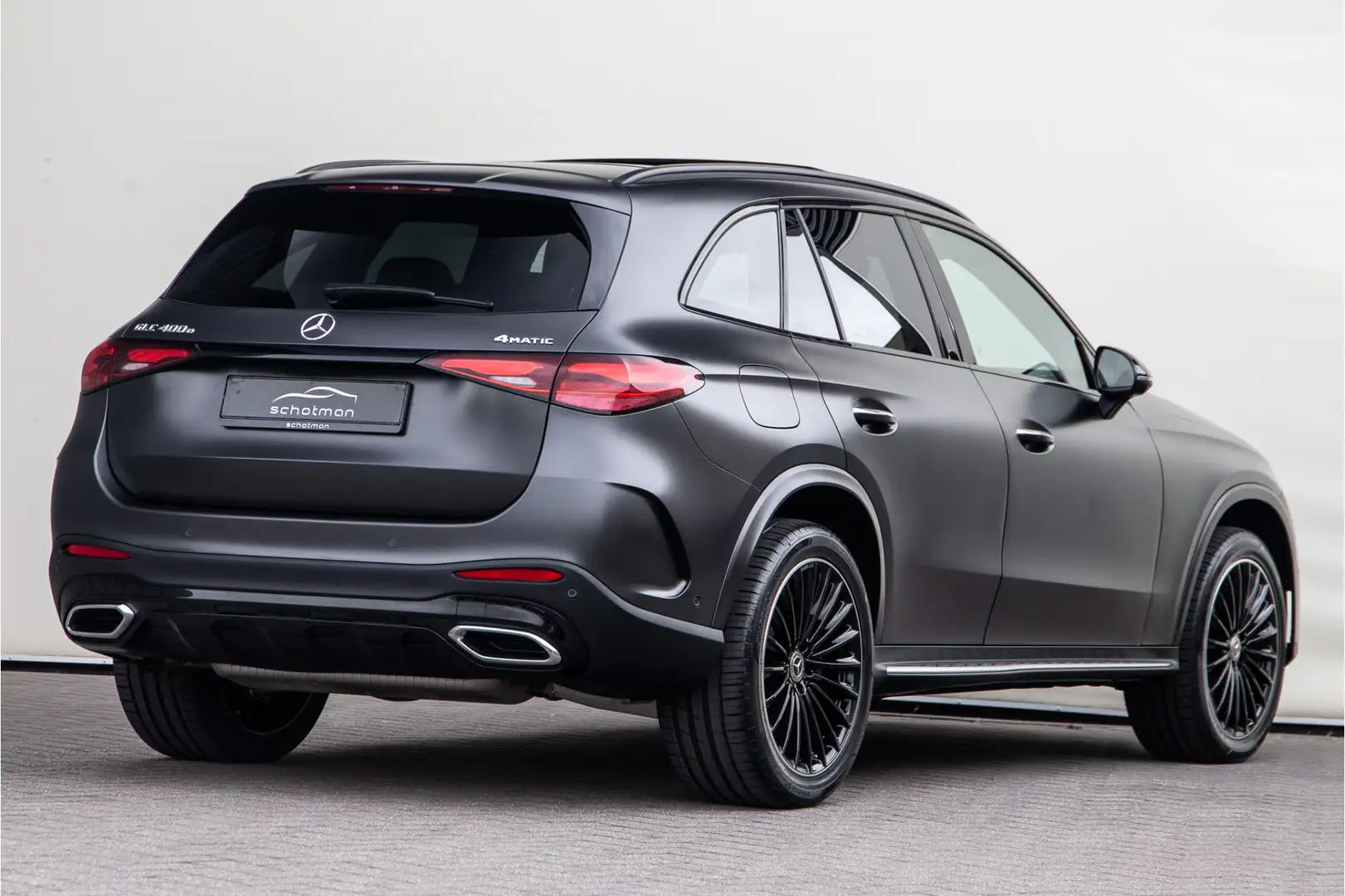 Mercedes-Benz GLC 400 400e 4MATIC AMG Line Designo, Pano, Burmester, Nap Zwart - 2